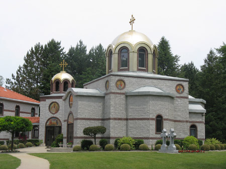 2_Serbian_Monastery_arrival3